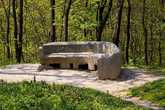 Одинокая скамейка в парке — местные утверждают, что на ней рисовал в 1846 ли 1848 г. Тарас Шевченко