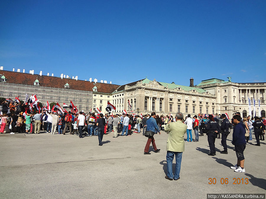 Воскресный день на площади Хельденплатц Вена, Австрия