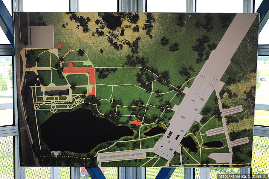 Общий вид исторической части парка + проект нового здания музея (серое диагональное здание) Тарту, Эстония