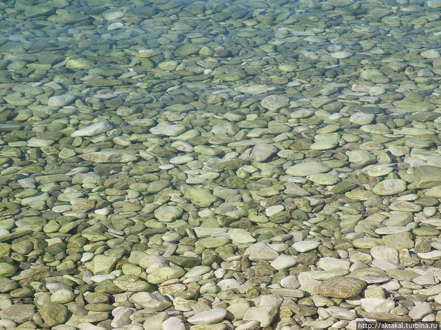 Под водой тоже камни. Под водой тоже камни.