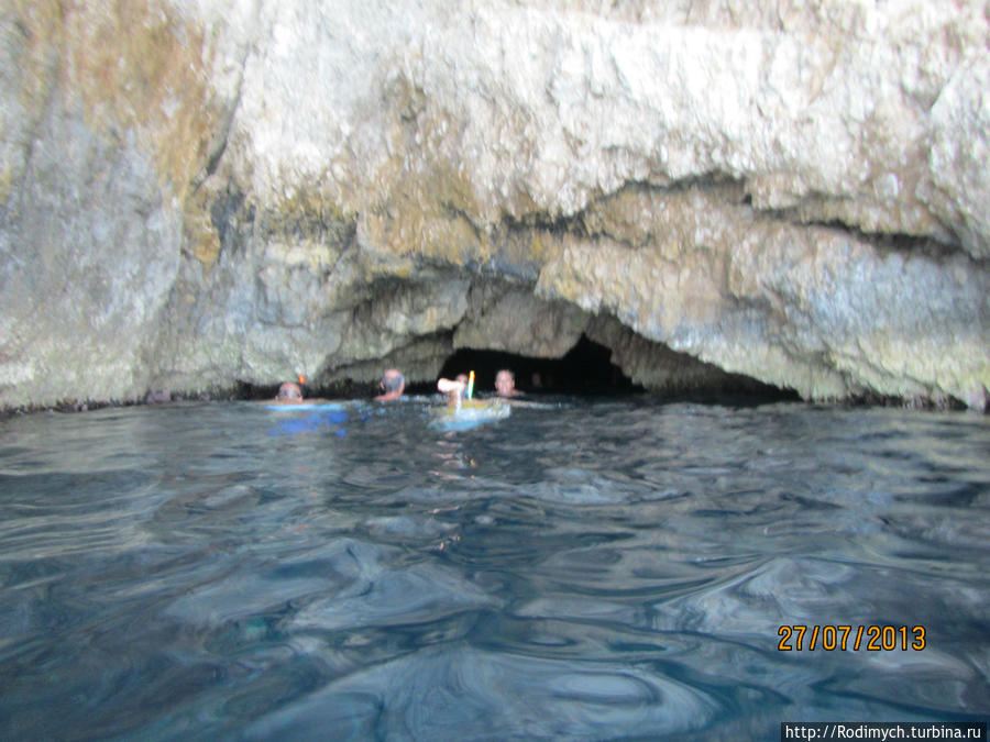 Фотоаппарату пещера явно не понравилась, стал глючить даже снаружи Остров Закинф, Греция