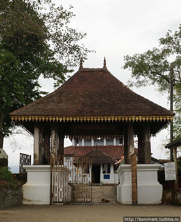 Вход в храм Канди, Шри-Ланка