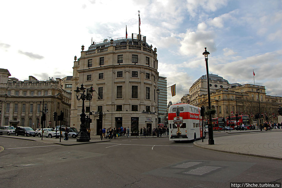 Charing Cross — официальный центр Лондона Лондон, Великобритания
