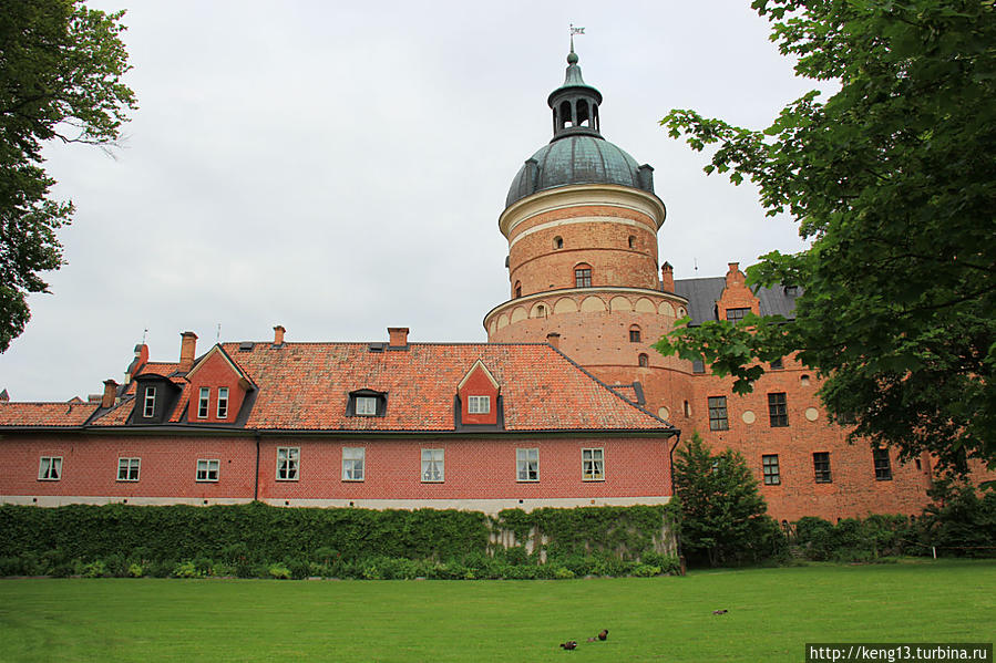 Там за озером город, а в городе том замок — замок Грипсхольм Мариефред, Швеция