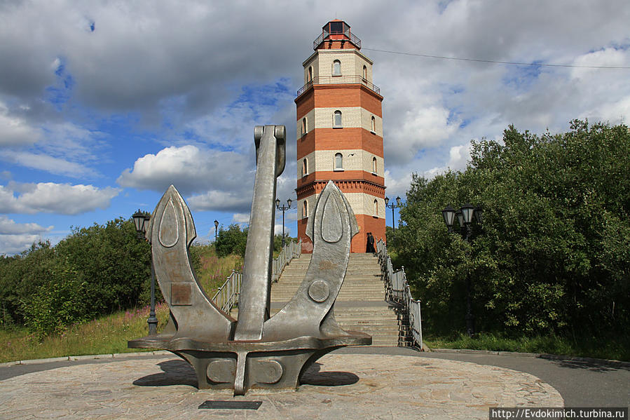 Монумент морякам,погибшим в мирное время. Мурманск, Россия