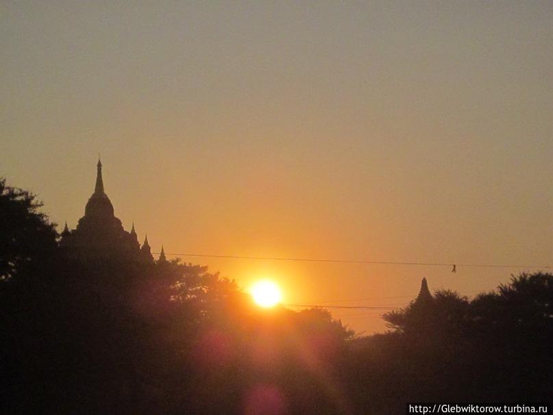 Прогулка по вечернему Багану Паган, Мьянма