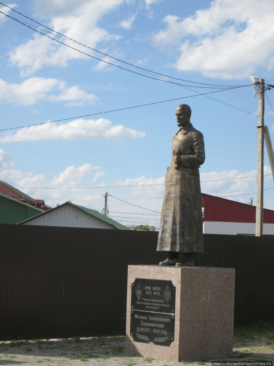 Прогулка по скверу Пограничников Тюмень, Россия