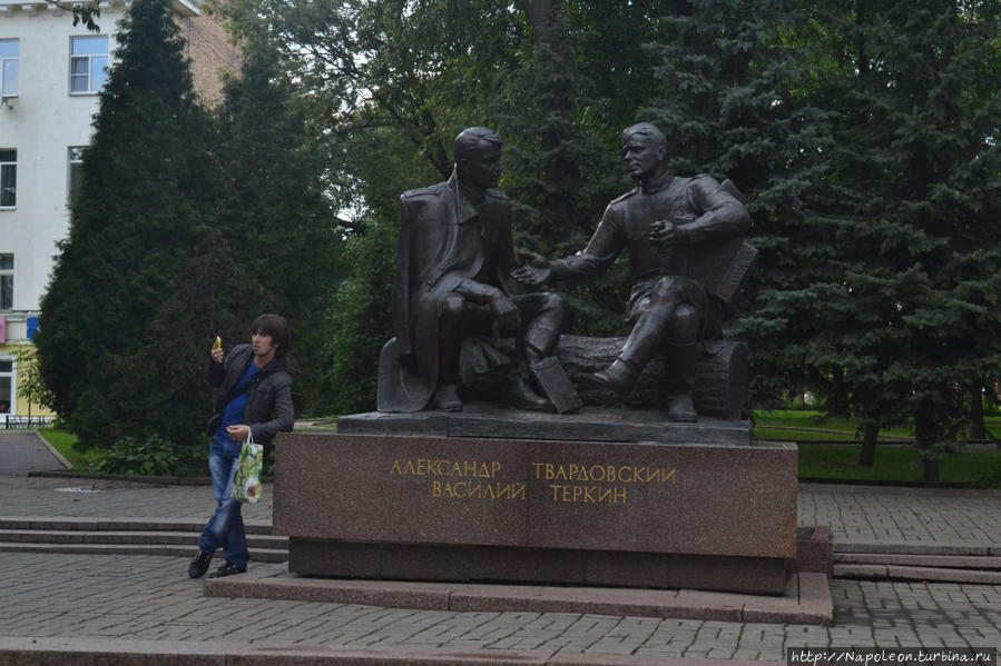 Памятник А.Твардовскому и В. Тёркину Смоленск, Россия
