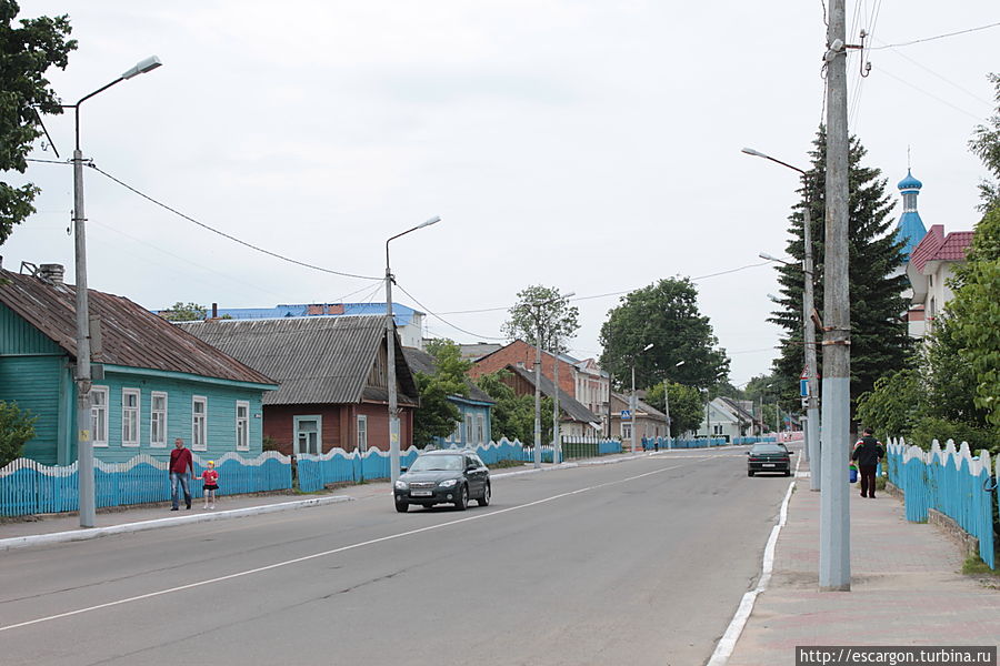 Дальше улица потихоньку переходит в сплошной частный сектор.. Воложин, Беларусь