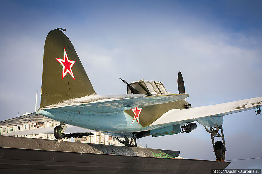 Памятник штурмовику Ил-2 в Самаре Самара, Россия