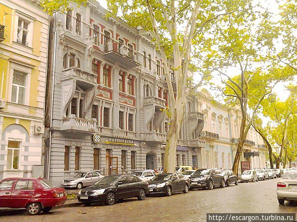 Каждый дом, как достопримечательность — не найдешь ни одного похожего ни по цвету, ни по форме... Каждый дом, как достопримечательность — не найдешь ни одного похожего ни по цвету, ни по форме...