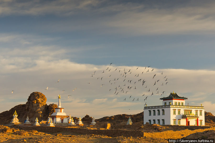 Монастырь Дэмчигийн Хийд Южно-Гобийский аймак, Монголия