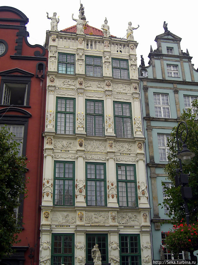 Золотой дом. Один из самых красивых в Гданьске. Построен в начале XVII в. Гданьск, Польша