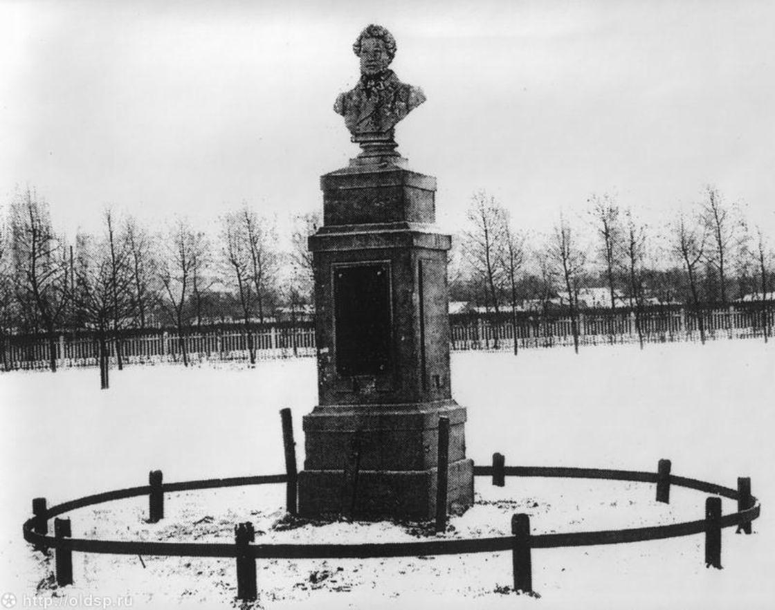 Памятник Пушкину А.С. на месте дуэли до 1924 г. Из интернета Санкт-Петербург, Россия