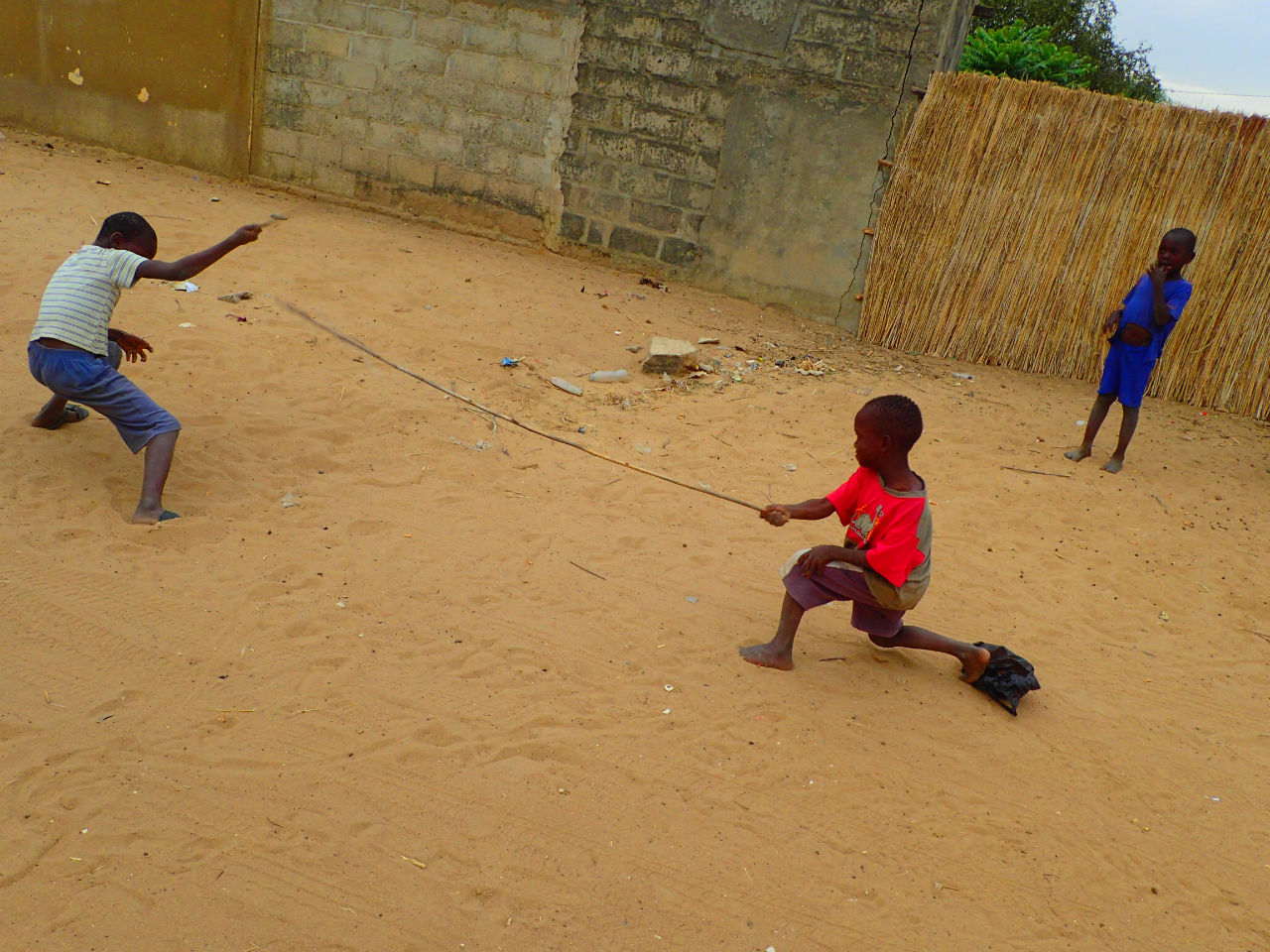 Отдых в африканской деревне на берегу океана Варанг, Сенегал
