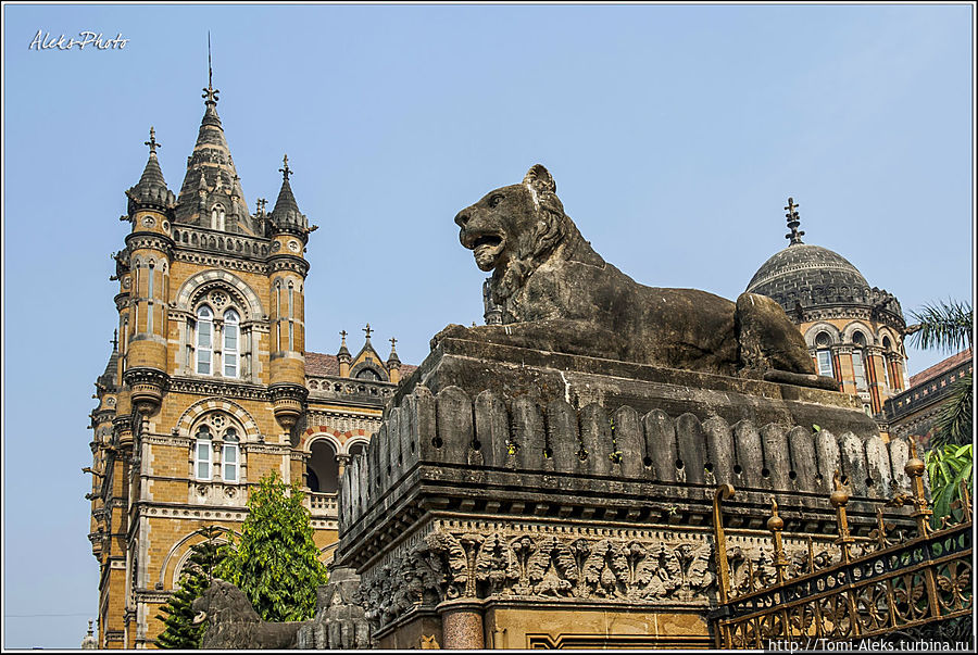 Всюду символы империи...
* Всюду символы империи...
*