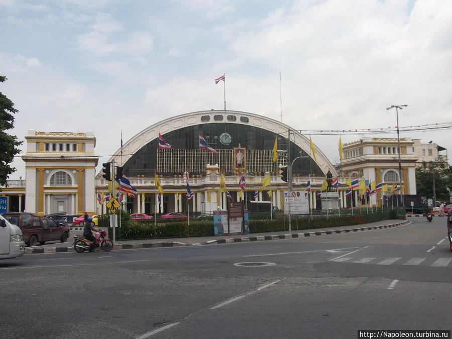 Железнодорожный вокзал  Хуа Лампонг