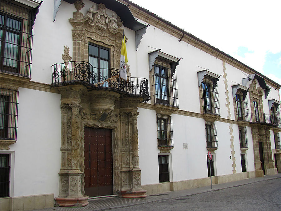 Дворец Bertemati. Некоторые дома в городе имеют такие ажурные балконы в стиле барокко. Херес-де-ла-Фронтера, Испания