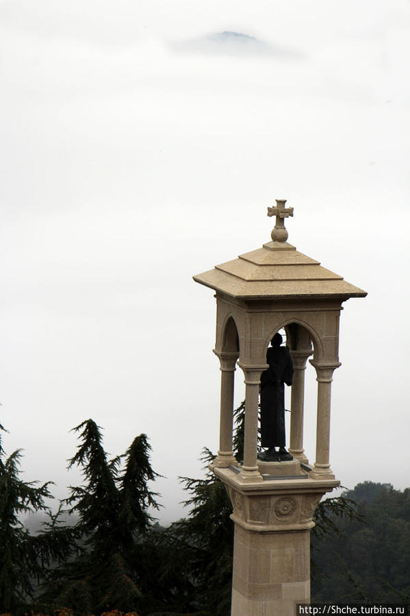 Сан Марино — каменный плот в молочной реке Сан-Марино, Сан-Марино