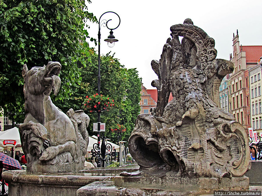 Символ города Гданьск — Фонтан Нептуна (Fontanna Neptuna) Гданьск, Польша