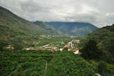 Вид на долину с террасы чайного дома в Интранье