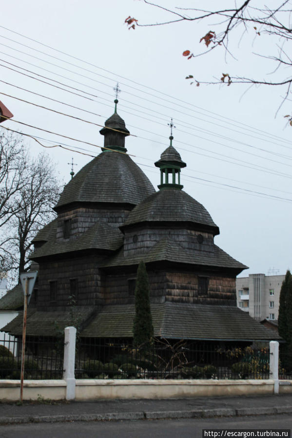 ...и деревянная Троицкая церковь — одна из самых Галицких... Жолква, Украина