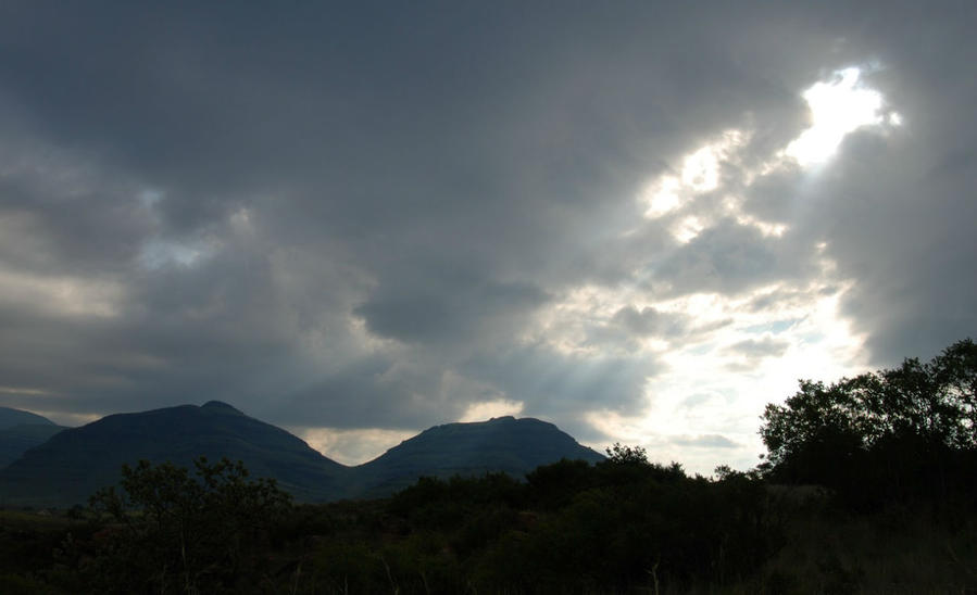 Драконовы горы и символ Южно-Африканской Республики Ундерберг, ЮАР Драконовы горы и символ Южно-Африканской Республики Ундерберг, ЮАР