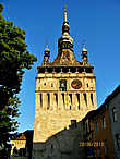 Часовая башня (Turnul cu Ceas) – построена в 1360 году, 60 метров в высоту, стоит на вершине холма. Внутри башни находится Исторический музей, с балкона открывается прекрасный вид на вершину.