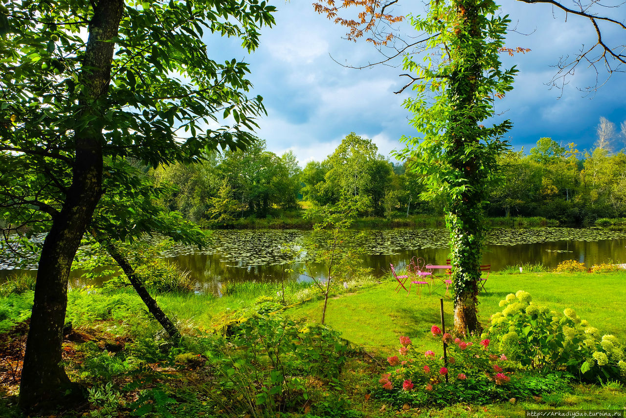 Любовь, сгоревшая дотла Шатонёф-ан-Осуа, Франция Любовь, сгоревшая дотла Шатонёф-ан-Осуа, Франция