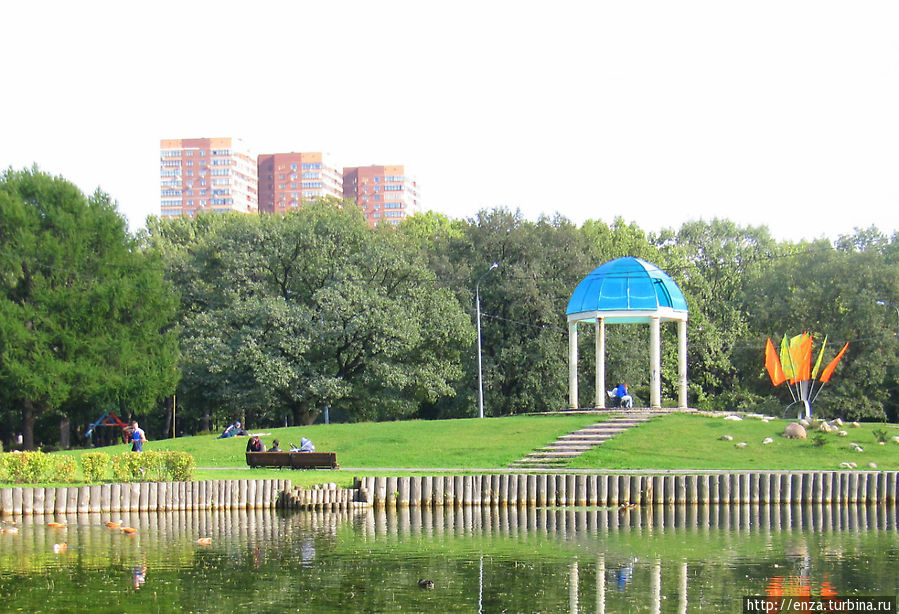 Парк «Дубки» и храм св. Николая у Соломенной сторожки Москва, Россия