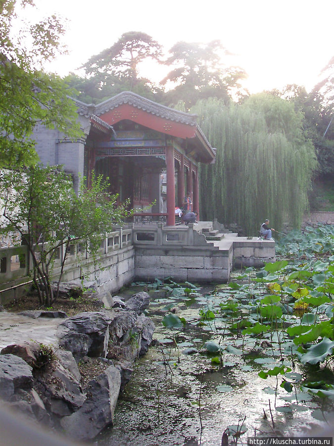 Один день в летнем императорском дворце. Пекин, Китай Один день в летнем императорском дворце. Пекин, Китай