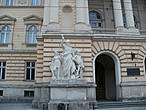 Старейший в Украине университет основан в 1784, а в этом здании с 1922.