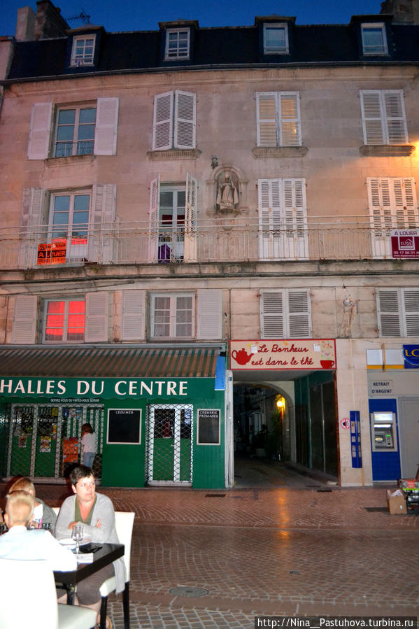 Пуатье — город великих битв Пуатье, Франция Пуатье — город великих битв Пуатье, Франция