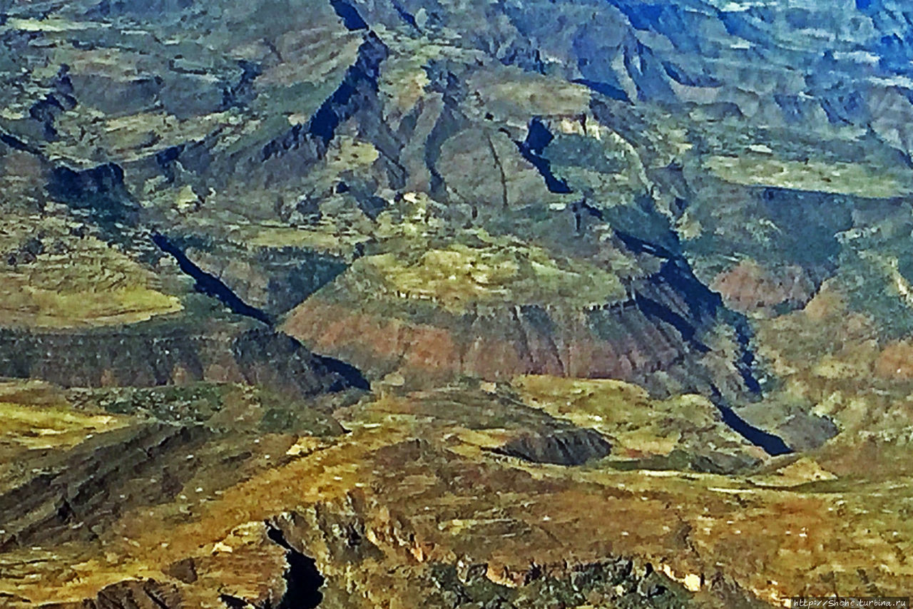 Под крылом самолета... Безжизненный север Эфиопии Мекеле, Эфиопия