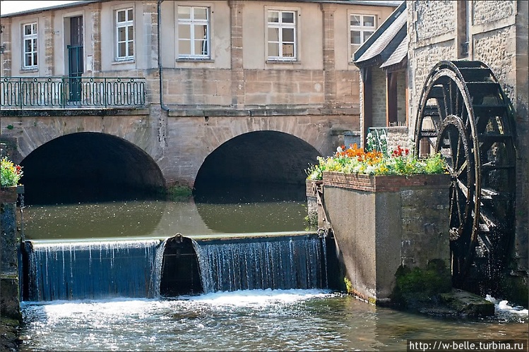 Водяная мельница, рядом р Водяная мельница, рядом р