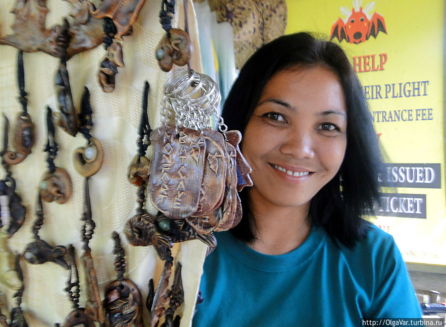 Здесь же на память можно купить мышиные сувениры Остров Самал, Филиппины