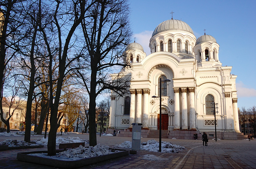 Собор Михаила Архангела. Построен в XIX веке как православный, в 1990 году превращен в католический храм Каунас, Литва
