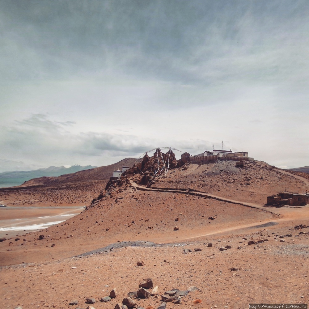 Над тибетским озером Манасаровар развеян прах Махатмы Ганди Озеро Манасаровар, Китай
