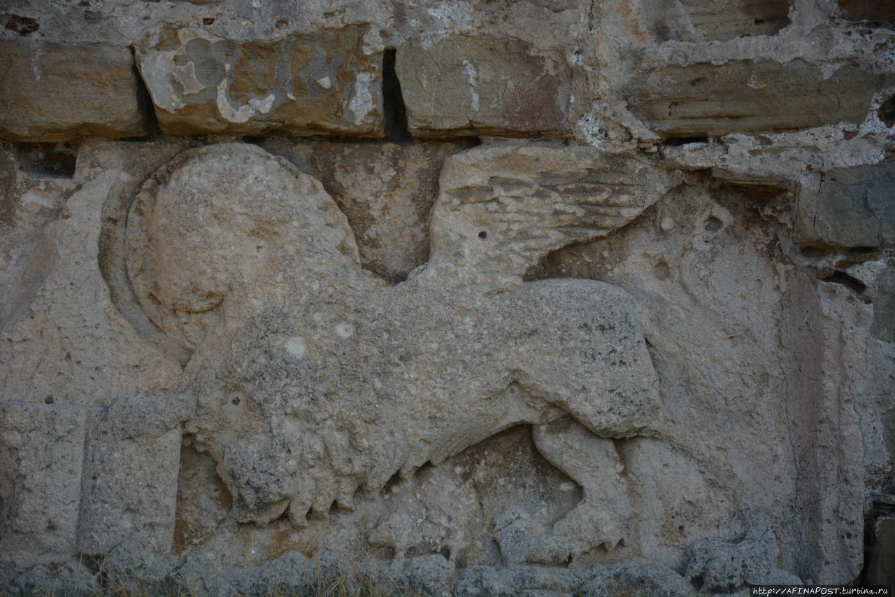 Метони. Вдоль стен крепости Метони, Греция