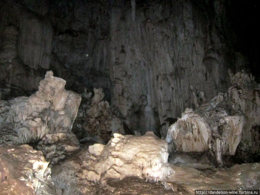 Пещера Нам Лод (Lodge cave, Nam Lod cave) Мае-Хонг-Сон, Таиланд
