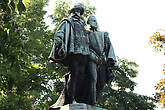Памятник графам Эгмонту и Горну