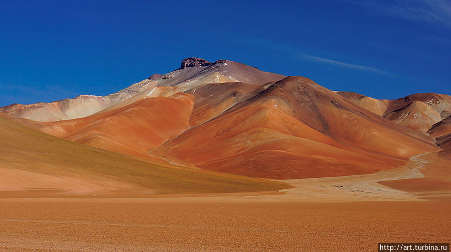 наблюдая вершины словно расписанные неизвестным художником Уюни, Боливия