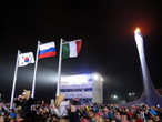 Были подняты флаги стран-победительниц и исполнен гимн России, который громко подпевали многочисленные болельщики.