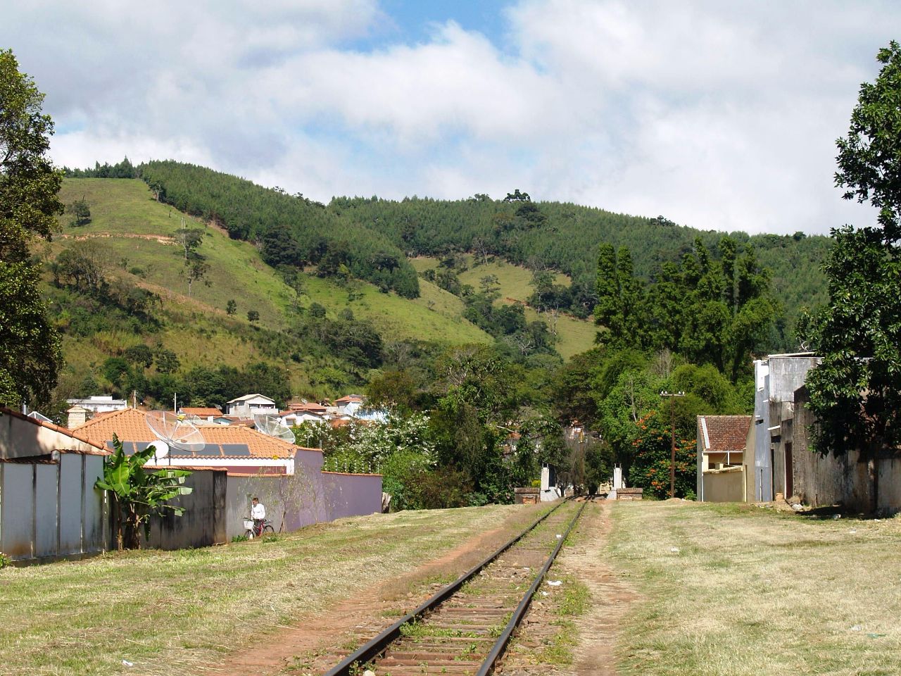 Поезд в Горах Мантикейра Пасса-Куатру, Бразилия