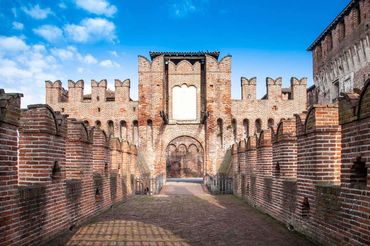Крепость Рокка Сфорцеска ди Сончино Сончино, Италия