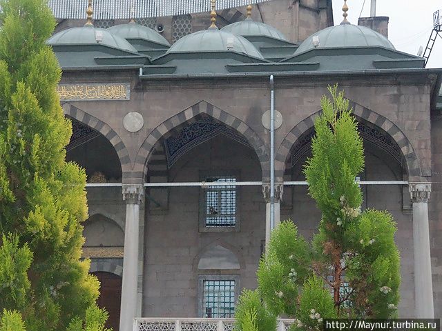 Фрагмент   мечети Хюнат — Хатункуймийе — первая мечеть, построенная сельджуками в Анатолии. Датируется 12 веком. Находится в городе Кайсери.