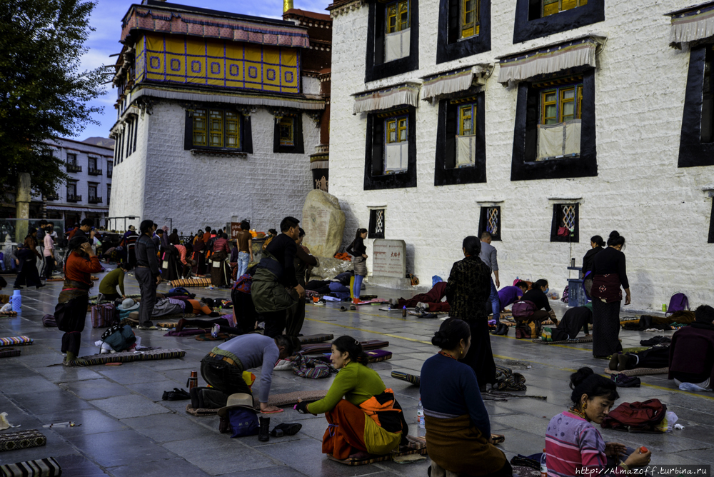 Храм и монастырь Джоканг Лхаса, Китай