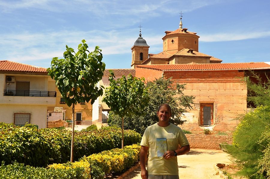 Эльче-де-ла-Сьерра
В городском парке Эльче-де-ла-Сьерра
В городском парке