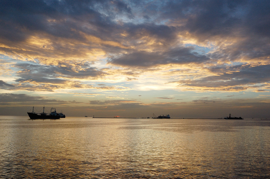 Закат над Манильской бухтой Манила, Филиппины