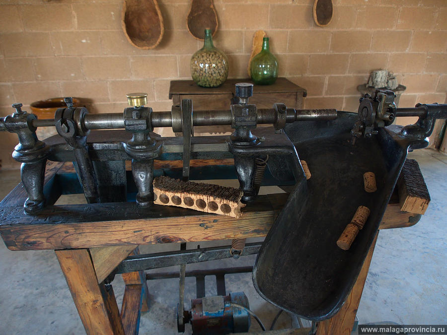 Пробковая фабрика в Ронде Ронда, Испания Пробковая фабрика в Ронде Ронда, Испания